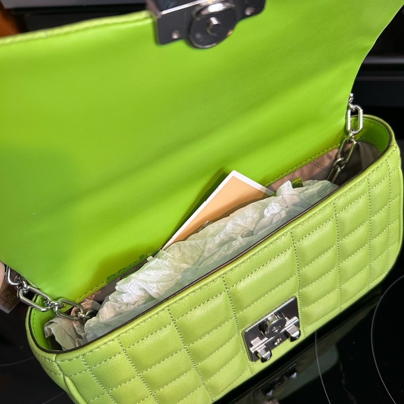 Pear green nwt mk purse - Picture 5 of 5